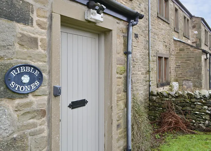 Ribblestones * Austwick